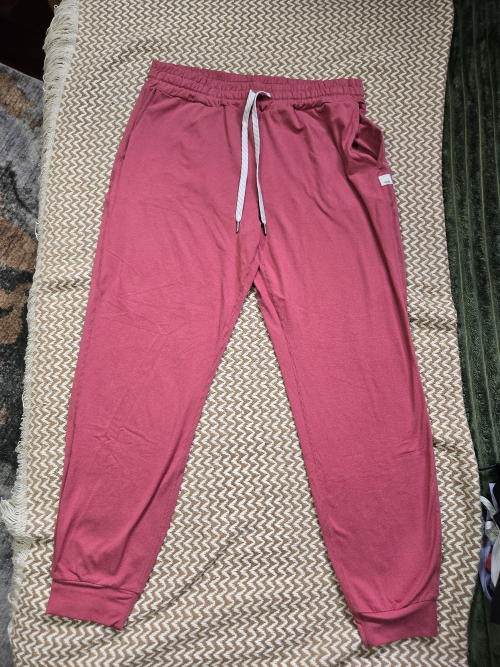 Vuori Women's  Pink  Performace Jogger Sweatpants with Drawstring